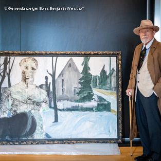 Maler Markus Lüpertz vor Gemälde