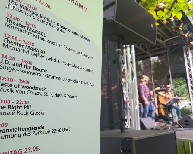 Band spielt auf dem Museumsmeilenfest